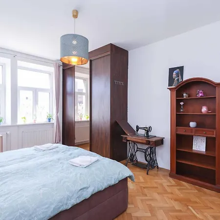 Apartmán Cozy & Spacious Family Near Train Station *