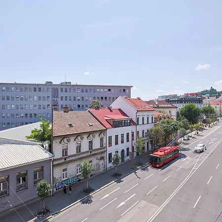 Apartmán Cozy & Spacious Family Near Train Station *