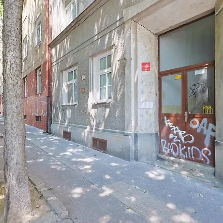 Apartmán Cozy & Spacious Family Near Train Station *