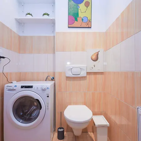 Apartmán Cozy & Spacious Family Near Train Station *