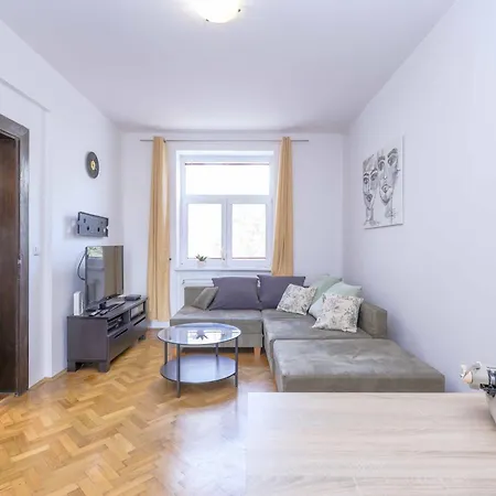 Cozy & Spacious Family Near Train Station Bratislava