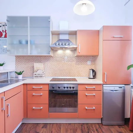 Cozy & Spacious Family Near Train Station شقة براتسيلافا